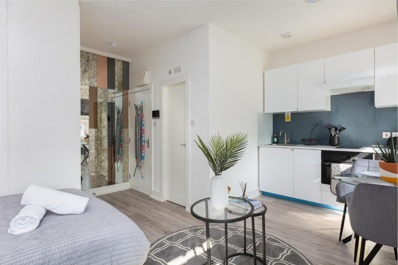 Studio Apt, 8 Min Walk From Tube 3 London Kültér fotó