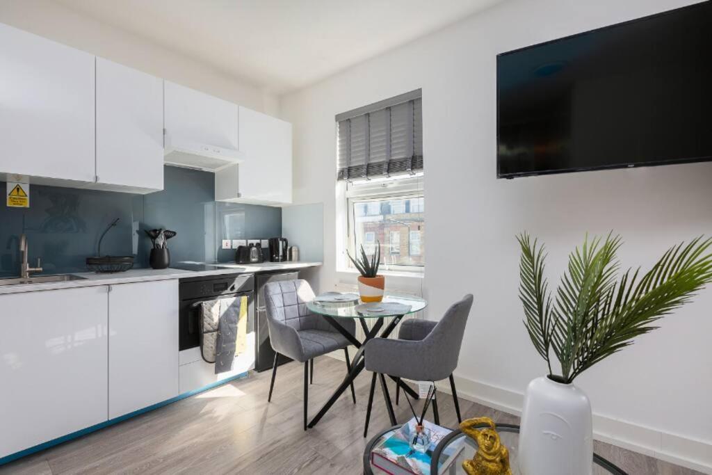 Studio Apt, 8 Min Walk From Tube 3 London Kültér fotó