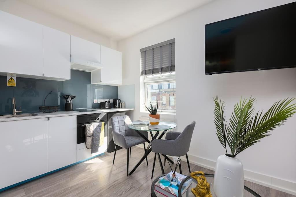 Studio Apt, 8 Min Walk From Tube 3 London Kültér fotó
